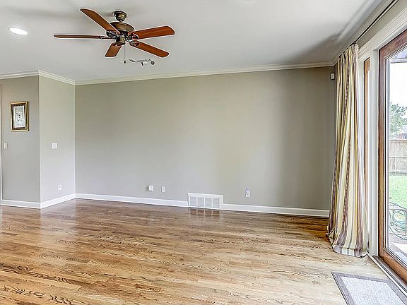 3rd image of 4445 Whisperwoods Dr