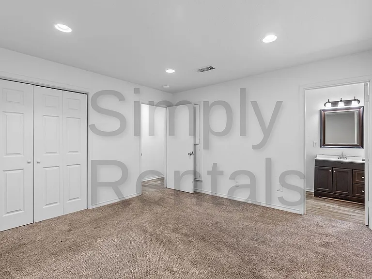 705 Plano St — Photo 34