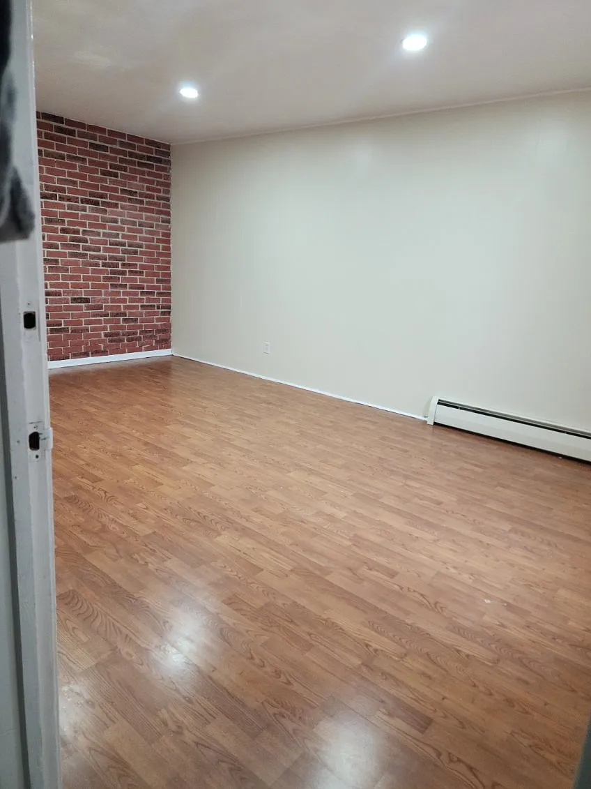 3 bed, 1750 sqft, $2,400 — Photo 2