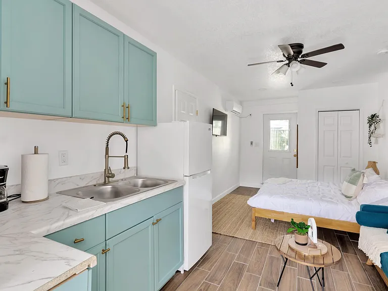 988 Cedarwood Ave #2 — Photo 5