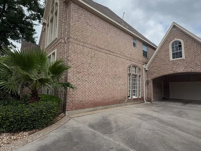 16410 Emilia Ct — Photo 35