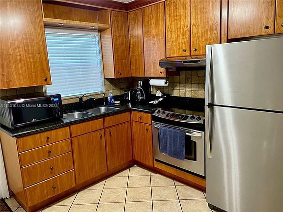 4th image of 2346 SW 17th Ave #2
