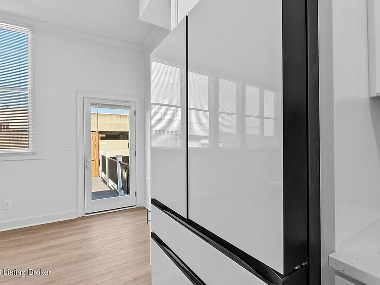 540 S 4th St #401 — Photo 34