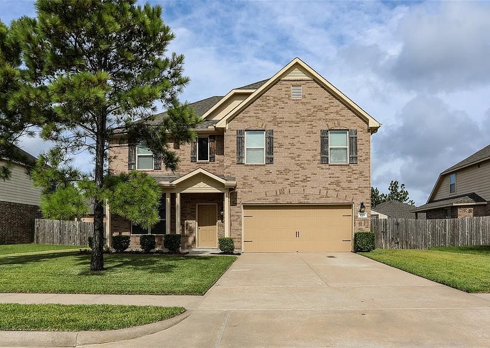 1st image of 1520 Brook Hollow Dr
