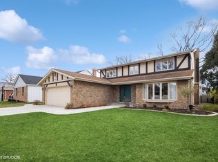 651 Courtland Cir, Western Springs, IL 60558