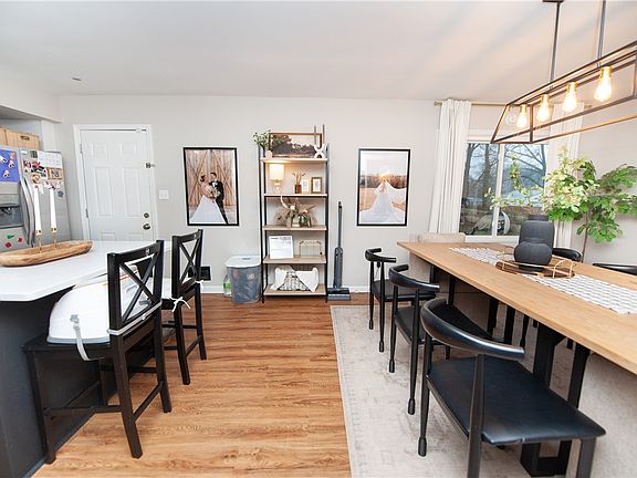 2nd image of 117 Woodley Rd