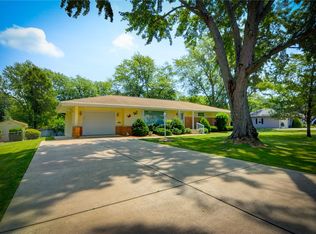 62 Twickingham Dr, Decatur, IL 62526