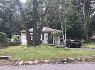 10 Sunset Trl, Ridge, NY 11961