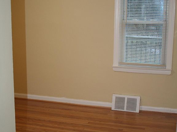 5th image of 8296 Riverdale St