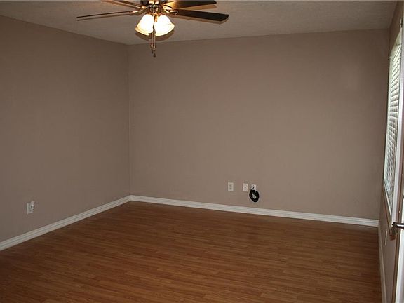 5th image of 328 Sea Isle Dr