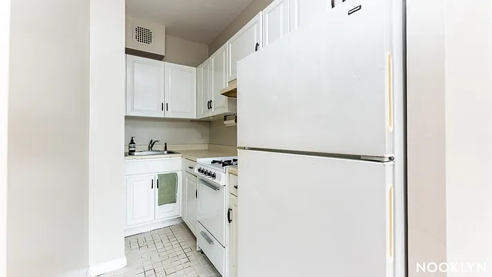 Rented by Nooklyn NYC LLC | media 13