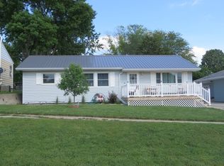 1009 Lilac Ln, Wayne, NE 68787