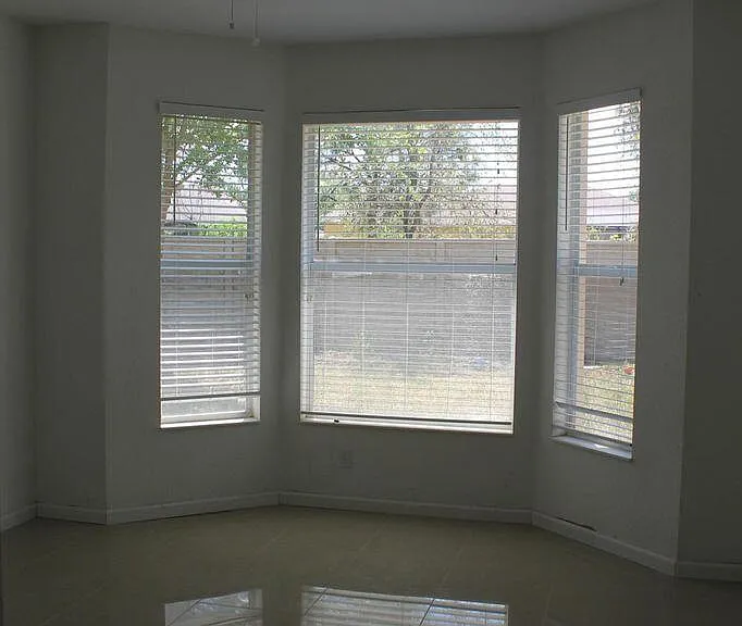 1804 SW Jamesport Dr — Photo 17