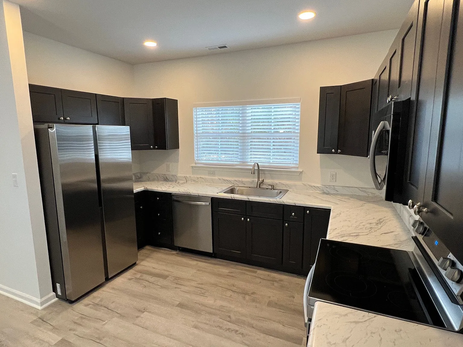 2 bed, 1100 sqft, $1,450 — Photo 2