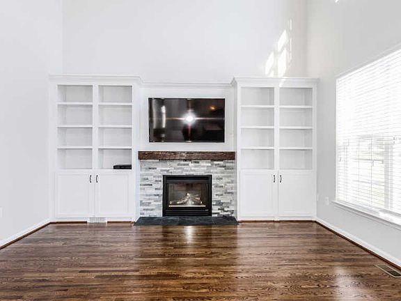 3rd image of 17232 Magic Mountain Dr