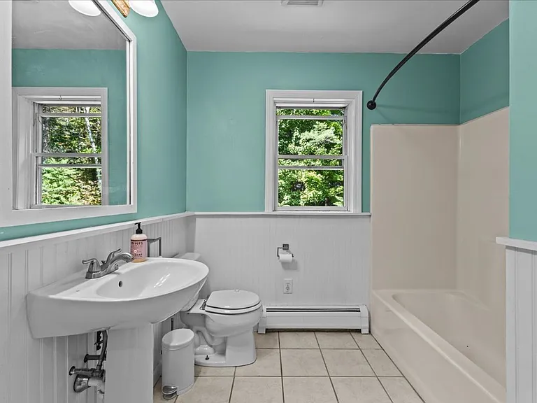 1672 Sweet Hollow Rd — Photo 26