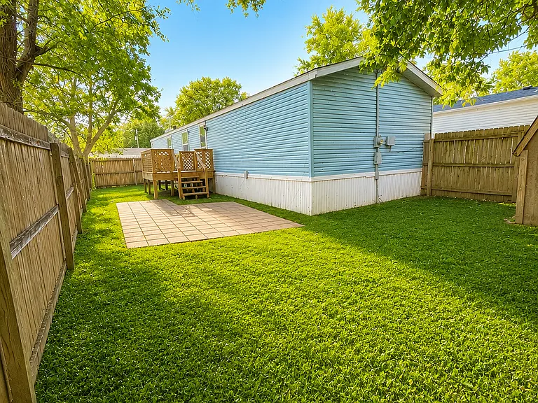 925 N Wesley St — Photo 30