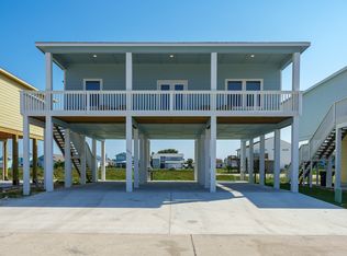203 Paradise Dr, Rockport, TX 78382