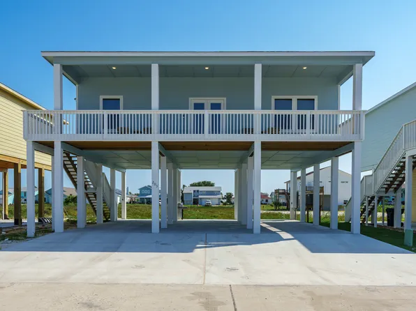 203 Paradise Dr, Rockport, TX 78382