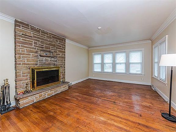 3rd image of 1116 S 6th Ave