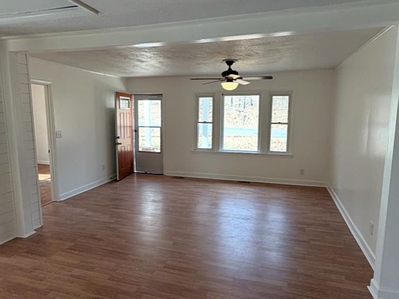 2nd image of 833 Cedar St
