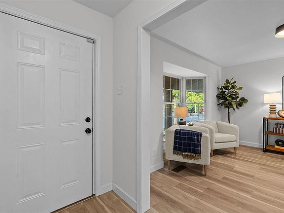 3rd image of 6982 Parc Charlene Dr