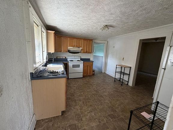 3rd image of 302 Bower Ave