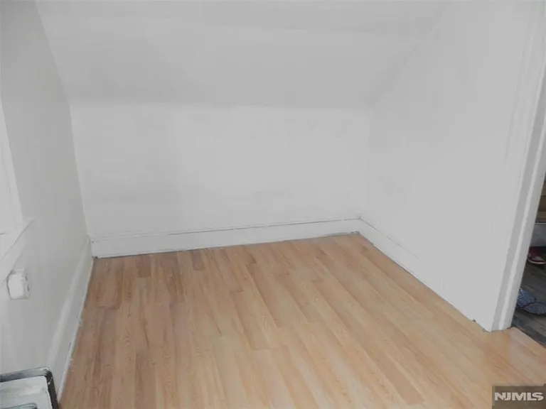 33 Center St — Photo 10