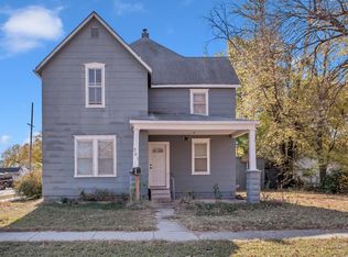 301 SW 3rd St, Newton, KS 67114