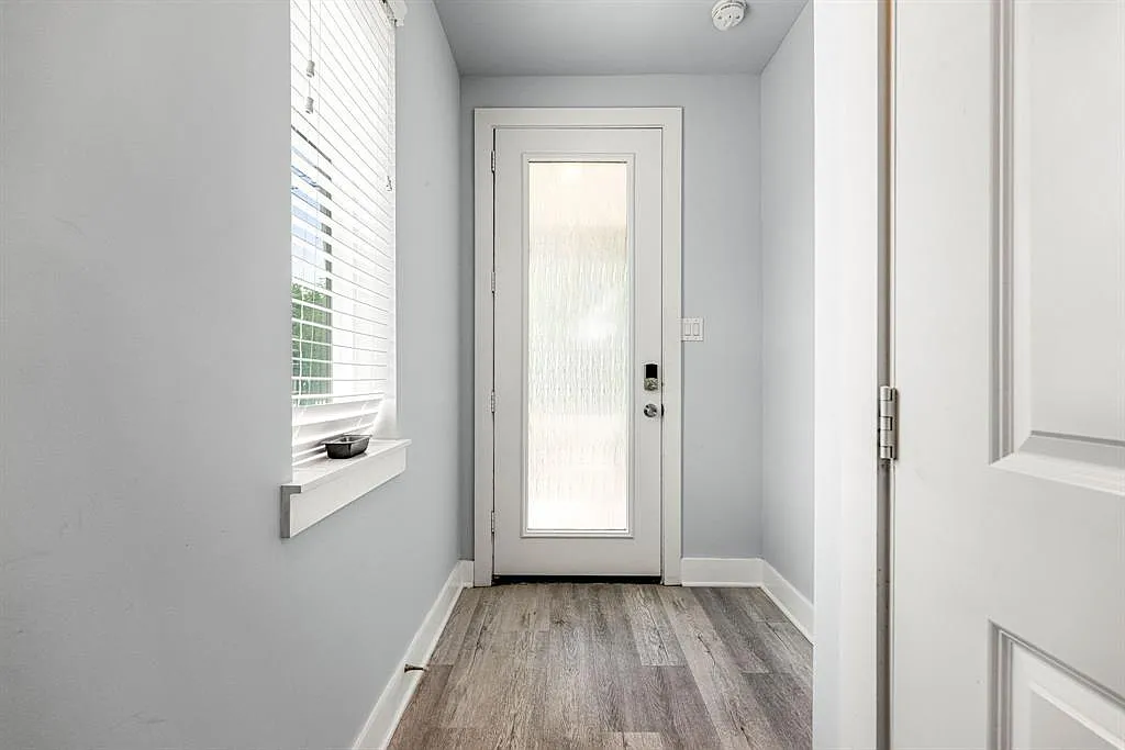 3 bed, 1815 sqft, $2,450 — Photo 3