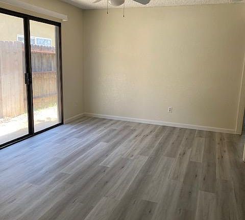 3rd image of 4906 Summerwood Cir
