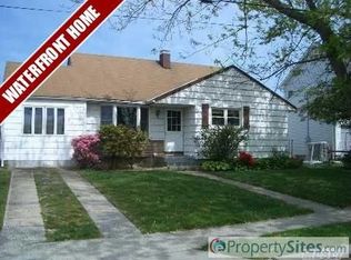 2411 Bellaire St, Wantagh, NY 11793