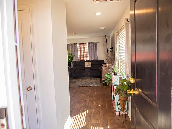 3rd image of 231 Spencer Cir
