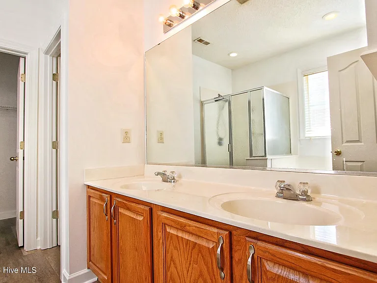 1005 Meadowlands Trl NW — Photo 13