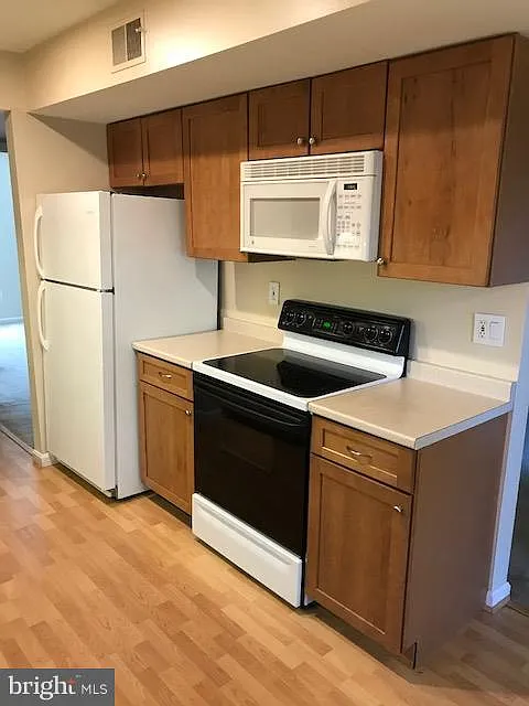 Lakeview Condominium — Photo 3