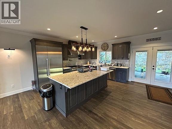 3rd image of 25880 Godwin Dr