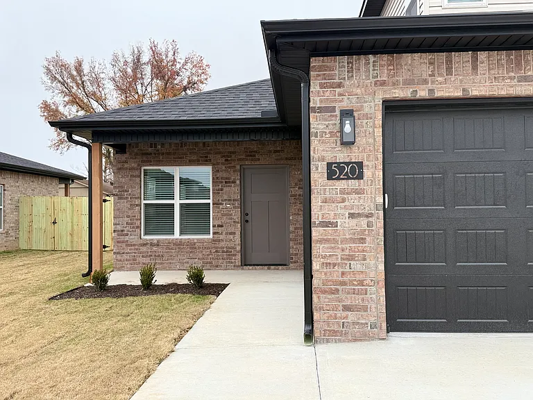 520 Cosmos St — Photo 3