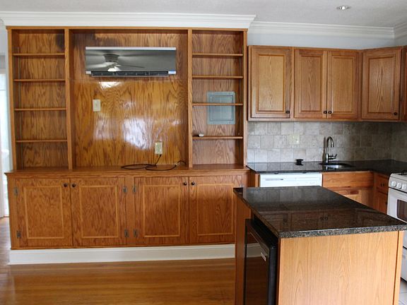 5th image of 619 N Monroe St APT 2