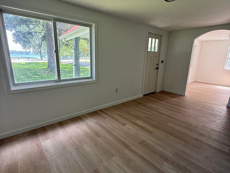 4374 E River Rd — Photo 9