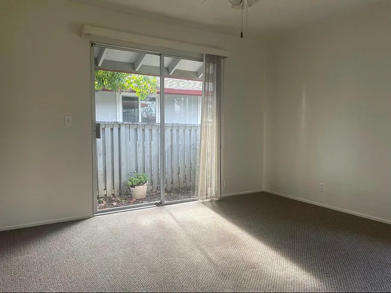 76 Villa Cir — Photo 8