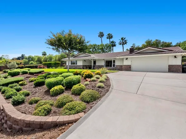 1555 Pepper Tree Pl, Fallbrook, CA 92028