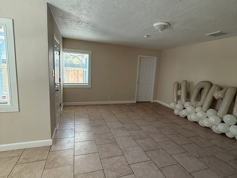 1013 E Garland Ave — Photo 19