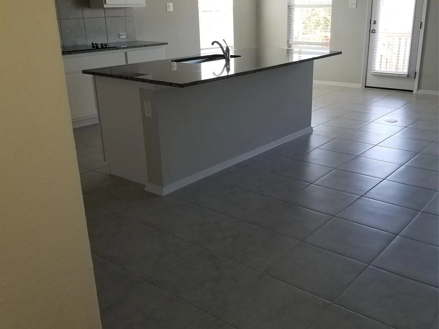 3 bed, 2.0 bath, 1800 sqft, $2,175 — Photo 3
