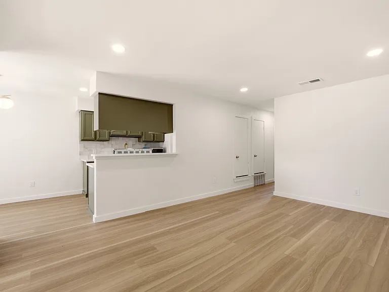 908 Isbell Rd #B — Photo 7
