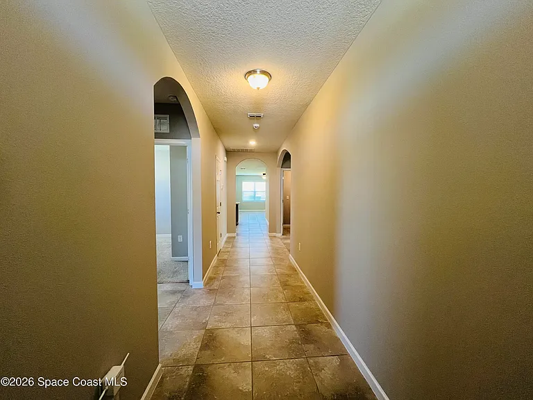 420 Sorrento Dr — Photo 2