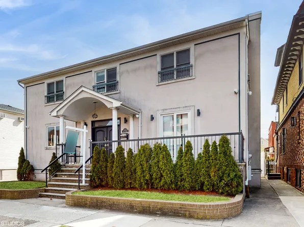 3832 Lyme Avenue image 1 of 28