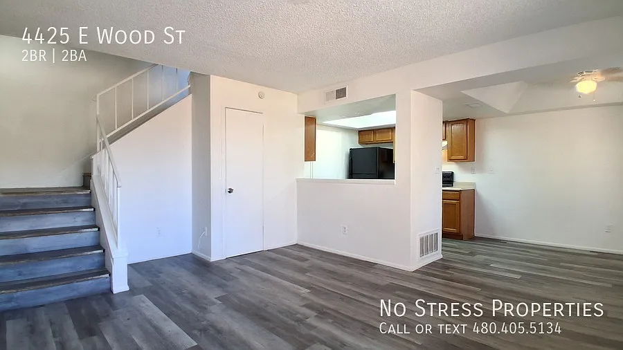 2 Bed Town Home with Wood Floors at 40th St and Broadway! — Photo 4