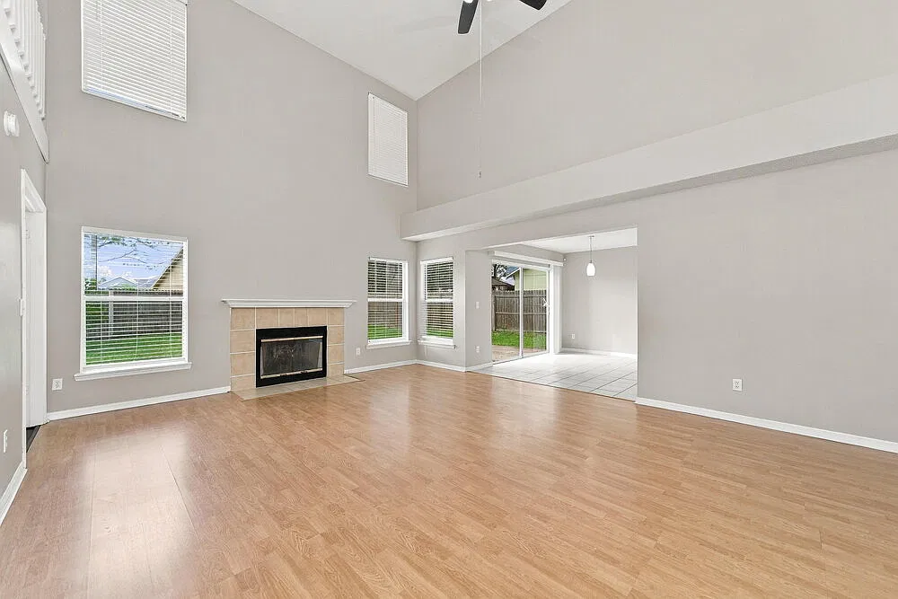3 bed, 2.5 bath, 2091 sqft, $2,840 — Photo 4