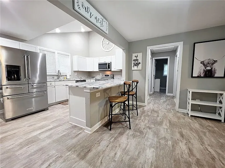194 Park Dr — Photo 6