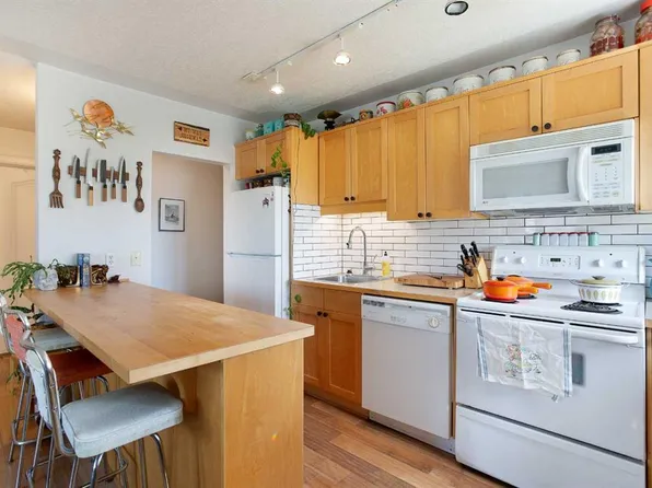 2515 S 14a St SW #405, Calgary, AB T2T 3X6